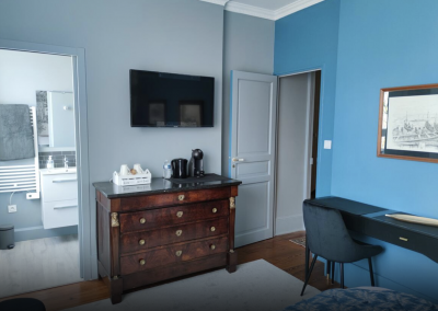 Chambre d'hôtes bleu et gris par Le Pompon sur la Déco décoratrice d'intérieur UFDI à Cherbourg 50